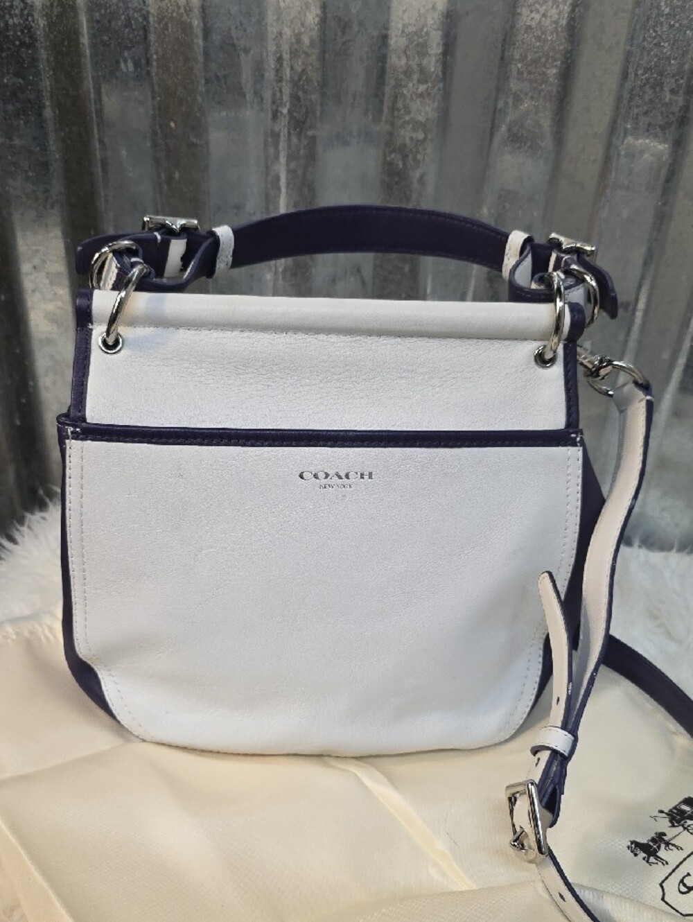 Very RARE! NWT Coach White and Purple Leather Willis Crossbody - Picture 5 of 11